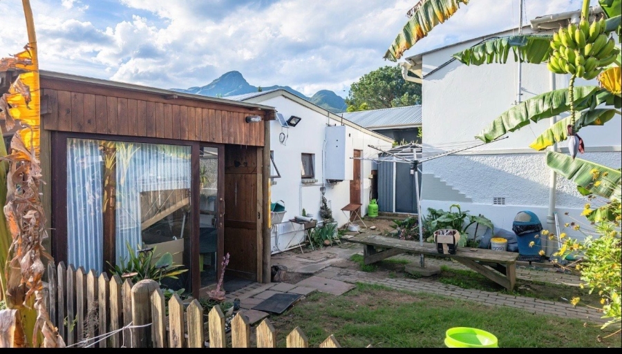 5 Bedroom Property for Sale in Denneoord Western Cape